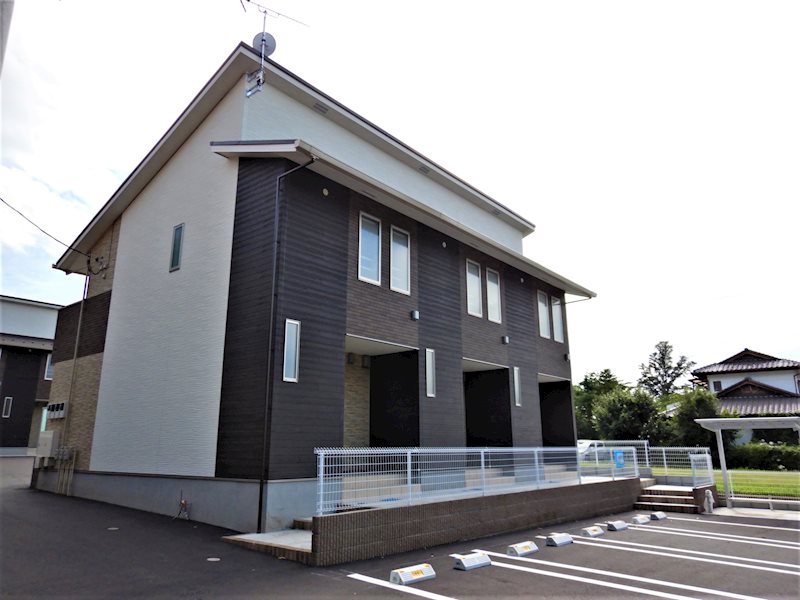 建物外観　1軒様毎の玄関の作りとなっているので、プライベートが保守でき