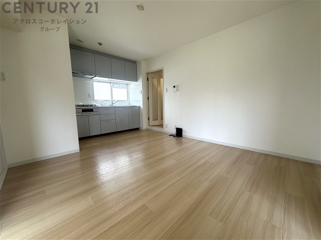 居室・リビング　各部屋に繋がるダイニングです♪