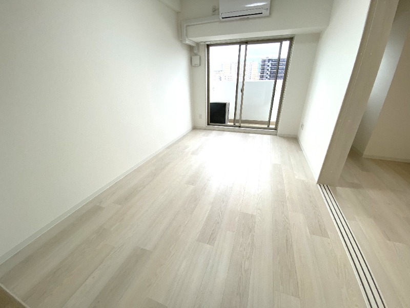 居室・リビング　白を基調にした明るいお部屋です。