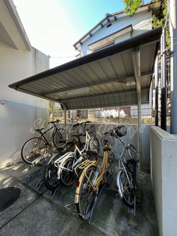 その他共有部分　屋根付き駐輪スペース有り♪