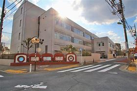 小学校　世田谷区立代沢小学校（小学校）まで519m