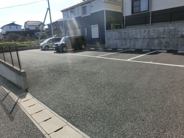 駐車場　敷地内駐車場完備