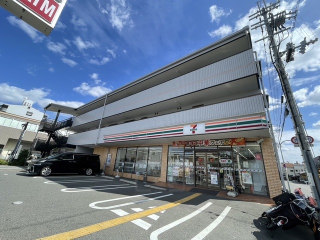 コンビニ　セブンイレブン　吹田川岸町店（コンビニ）まで353m