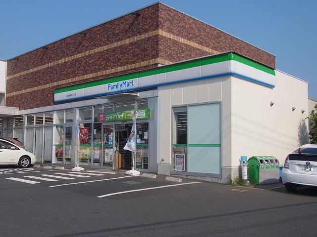 コンビニ　ファミリーマート（コンビニ）まで680m