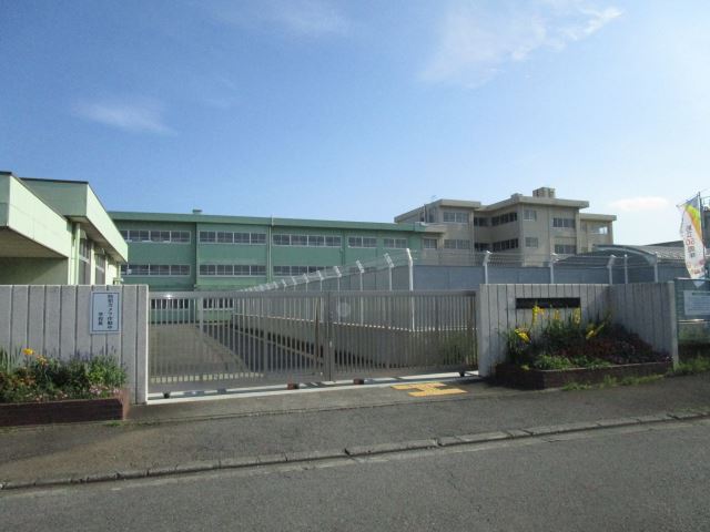 小学校　市立依知南小学校（小学校）まで100m