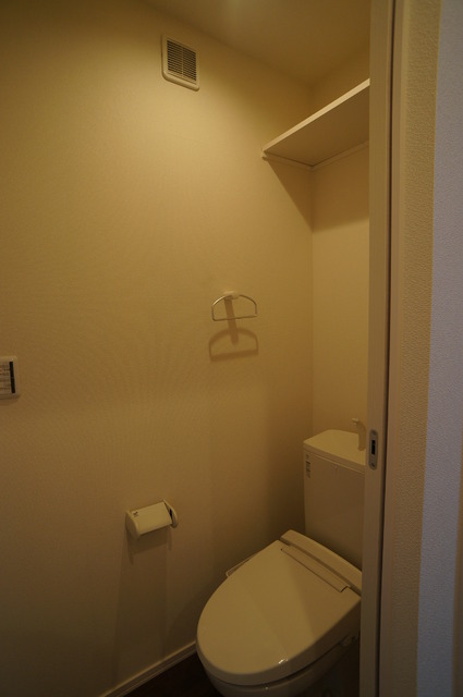 トイレ　トイレには快適な温水洗浄便座付です☆