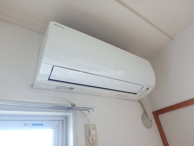 その他設備　リビングと寝室にエアコン有