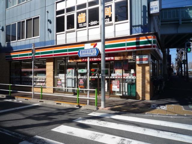 コンビニ　セブン‐イレブン 板橋蓮根駅前店（コンビニ）まで725m
