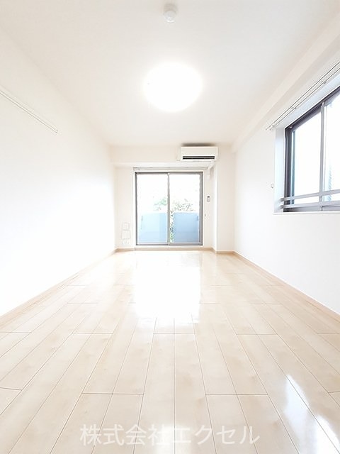 居室・リビング　南東角部屋の明るいお部屋です。