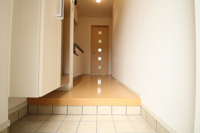 玄関　※別室の参考写真の為、現況優先です。