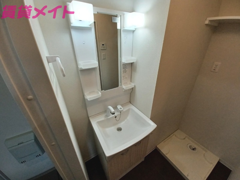 洗面設備　別部屋参考写真です