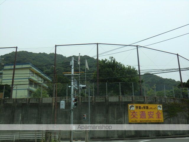 小学校　戸石小学校（小学校）まで550m