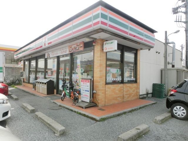 コンビニ　セブンイレブン（コンビニ）まで240m