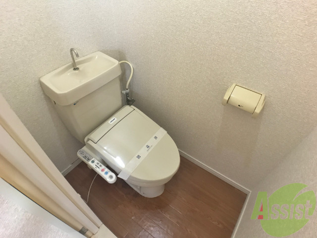 トイレ　ウォシュレット機能がついたトイレです。安心して使用できますね