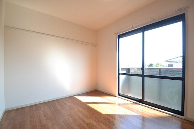居室・リビング　フローリング仕様の綺麗なお部屋です。