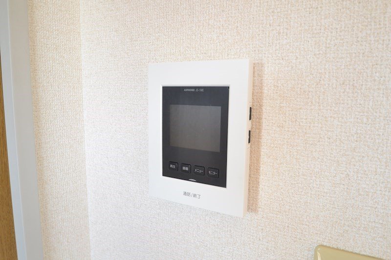 セキュリティ　モニター付きインターホン完備です。