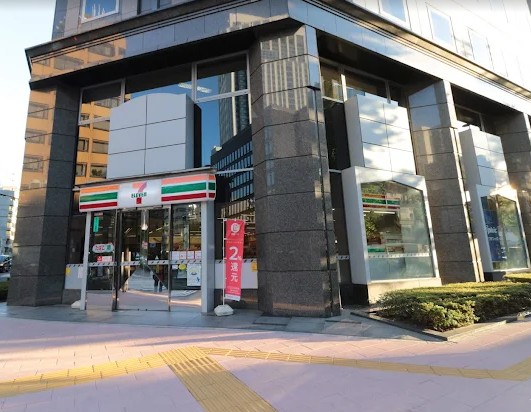 コンビニ　セブンイレブン虎ノ門5丁目店（コンビニ）まで223m
