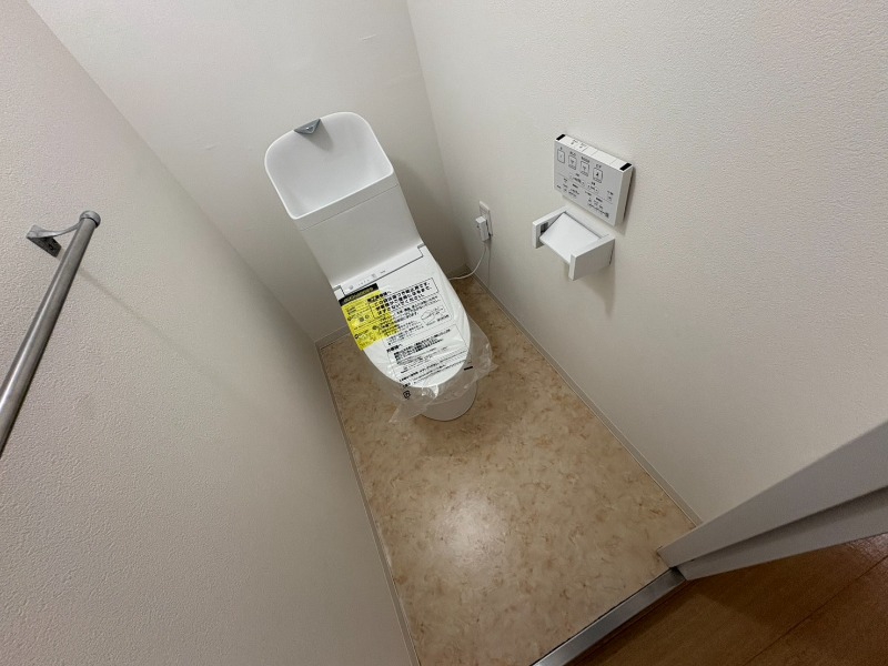 トイレ　ウォシュレット機能がついたトイレ。安心して使用できますね。