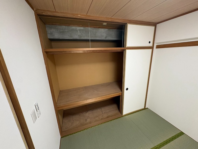 収納　押入は奥行きもあり、荷物が多い方でも安心です。