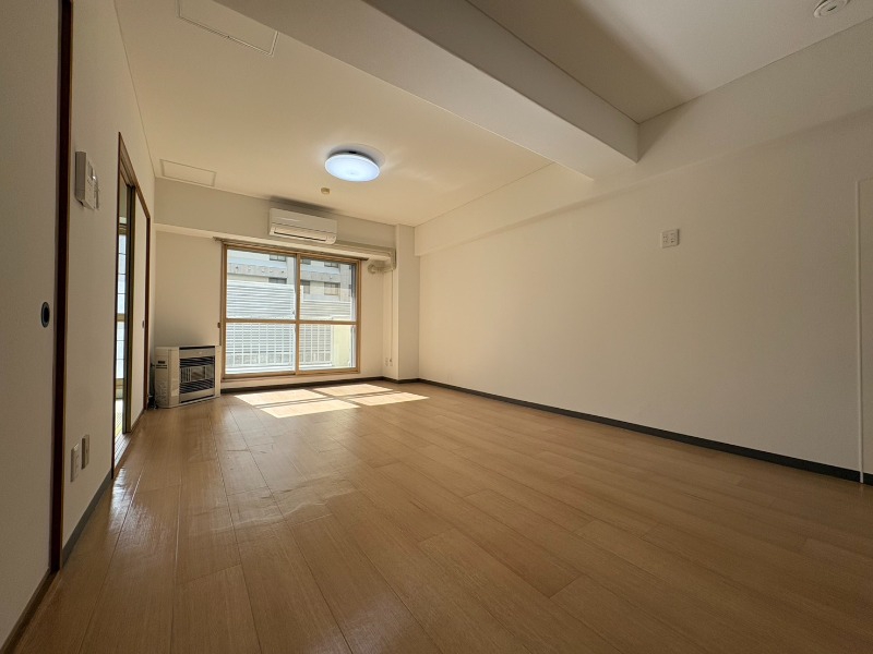 居室・リビング　広くてキレイなお部屋が広がっていて、充実した生活が送れそう。