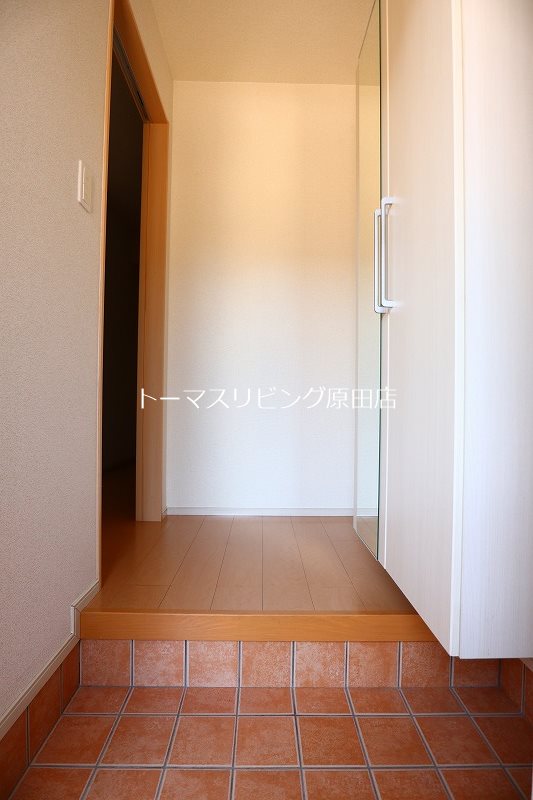 玄関　102号室写真