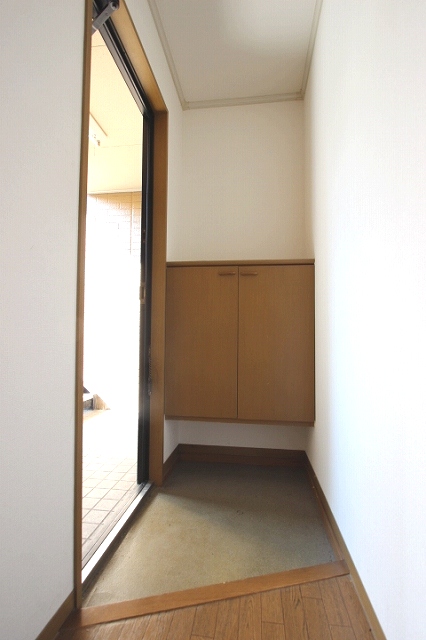 玄関　同物件別号室の写真