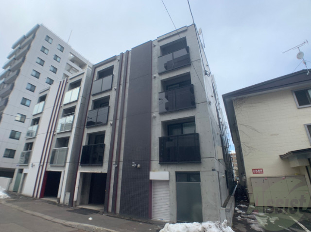 建物外観　札幌市北区北１４条西「プラシードブルグＮ１４」