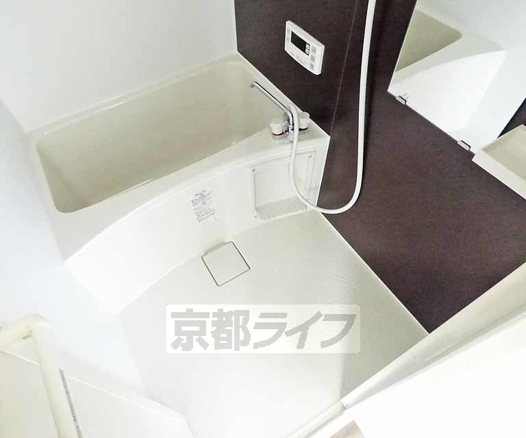 バス・シャワールーム　清潔感のあるバスルーム。