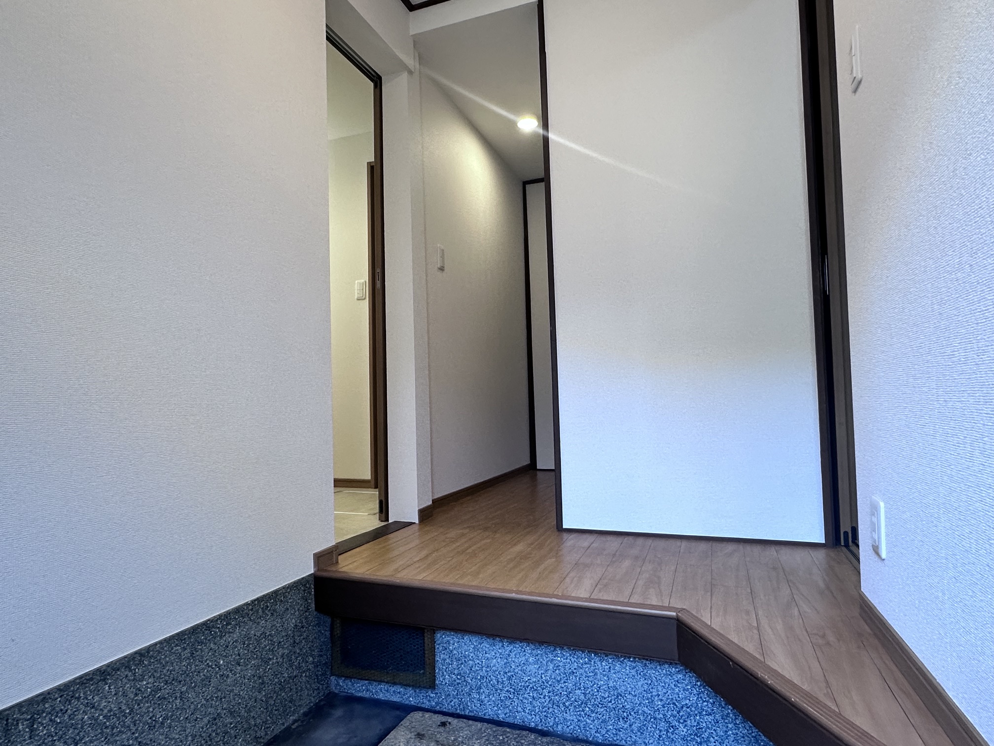 小山西大野町定期借家の玄関写真