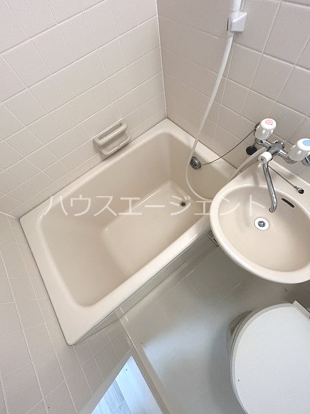 バス・シャワールーム　3点ユニット。お掃除が楽です。