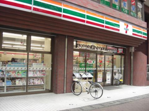 コンビニ　セブンイレブン（コンビニ）まで331m