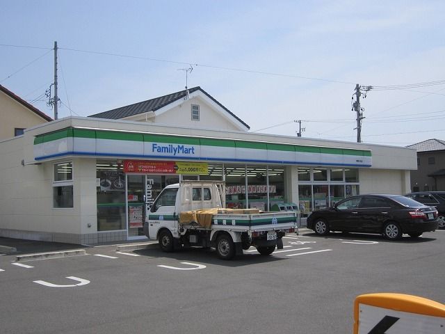 コンビニ　ファミリーマート（コンビニ）まで270m