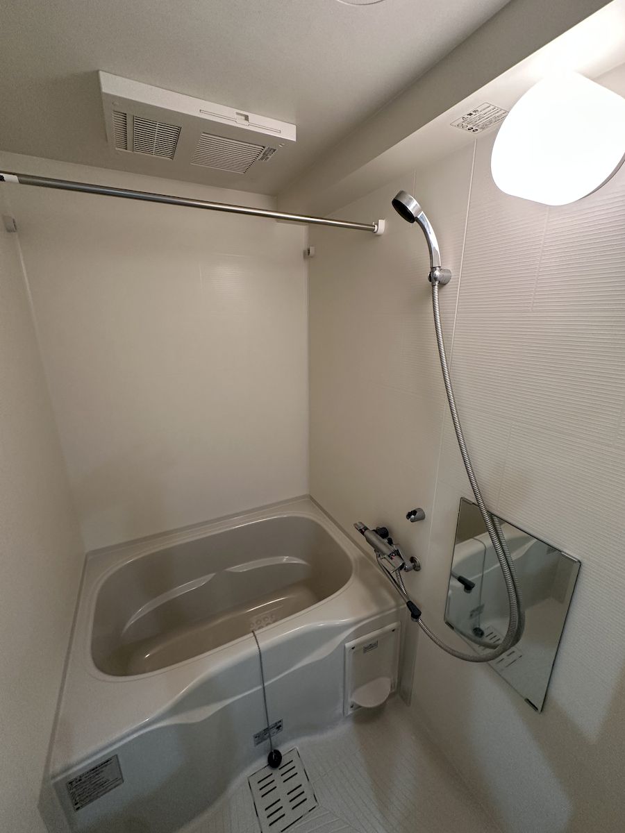 バス・シャワールーム　※別部屋の参考写真です
