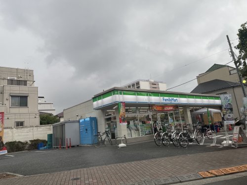 コンビニ　ファミリーマート（コンビニ）まで9999m