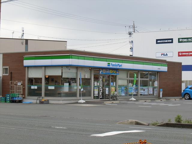 コンビニ　ファミリーマート（コンビニ）まで604m