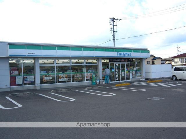 コンビニ　ファミリーマート（コンビニ）まで884m