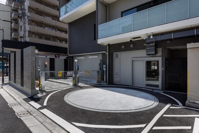 駐車場　駐車場があるので、車を買う予定の方も安心です