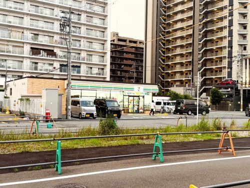 コンビニ　セブンイレブン　大阪三国本町３丁目店（コンビニ）まで332m
