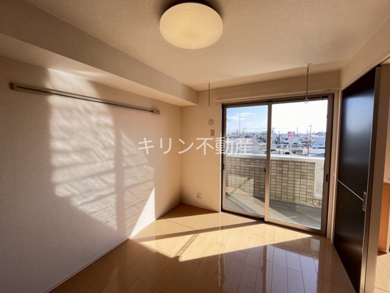 居室・リビング　同建会社同モデル。