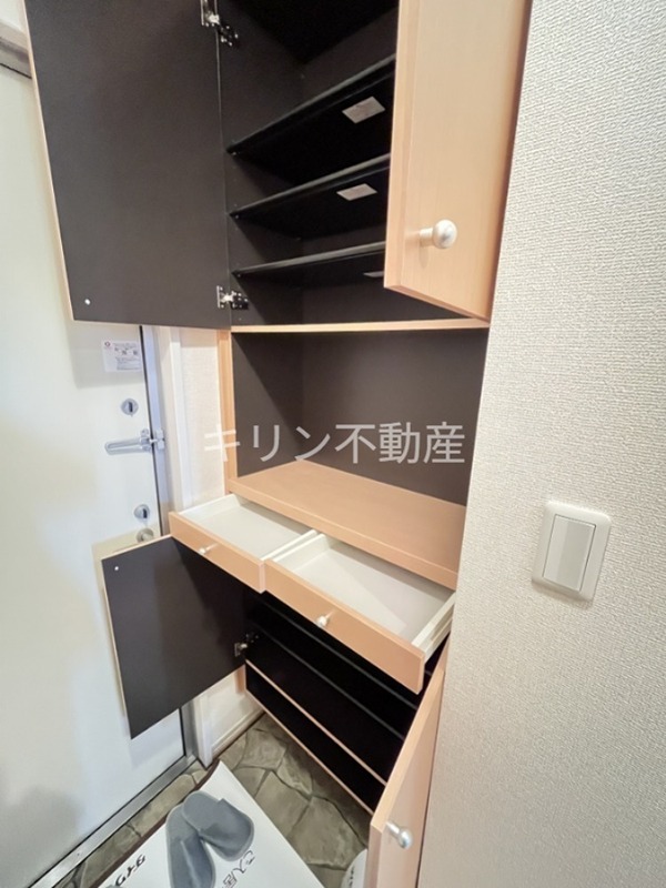 玄関　同建会社同モデル。