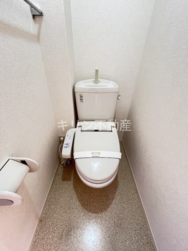 トイレ　同建会社同モデル。