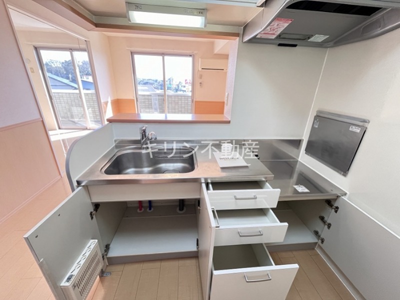 キッチン　同建会社同モデル。