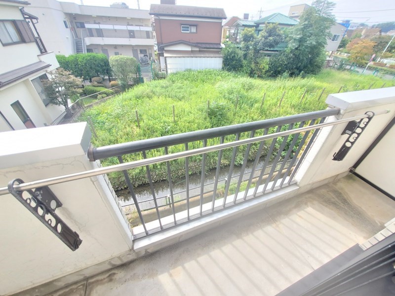 バルコニー　以前の写真を使用しております。