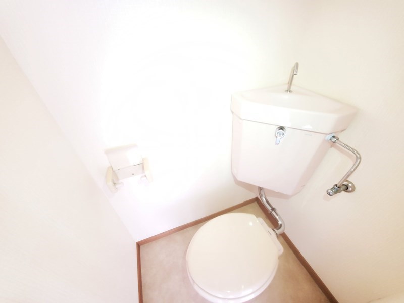 トイレ　以前の写真を使用しております。
