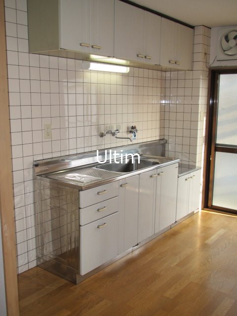 キッチン　別部屋のお写真です。ご参考までに！
