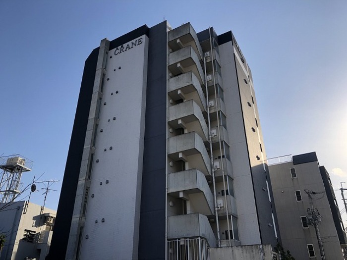 建物外観　オートロックで外部の人間が簡単に出入りできないため安心です。