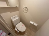 トイレ　落ち着いた色調のトイレです