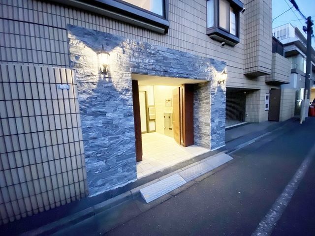 エントランス　タウンハウジングレジデンス事業部　恵比寿店・赤坂店までお問…