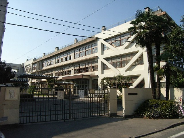中学校　立川市立第五中学校（中学校）まで467m