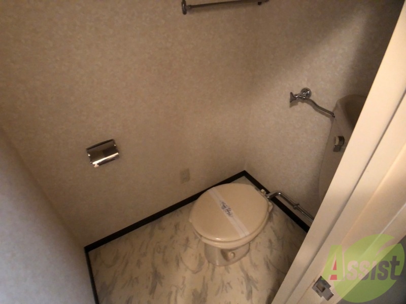 居室・リビング　日当たりが良くて心地よく過ごせそうなお部屋です。